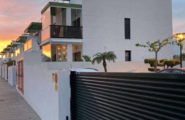 Bungalow with pool and BBQ -600m to the beach