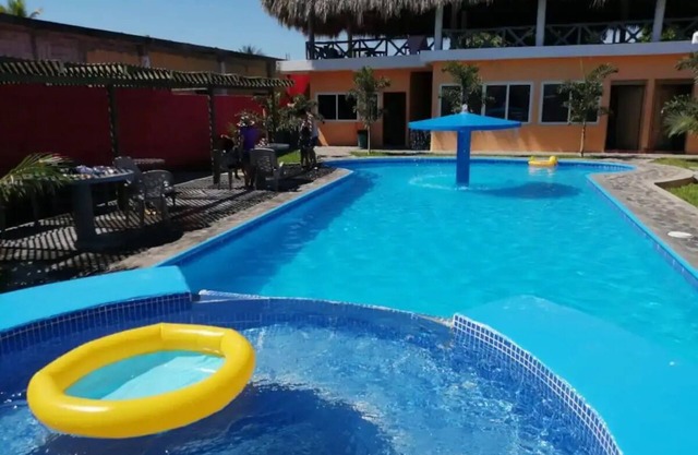 Bungalows Familiares capacidad 8-10 y 12 personas