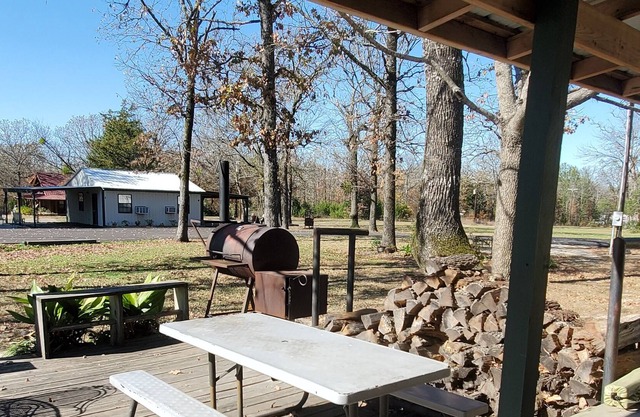 Bunkhouse, Outdoor, Screened In Kitchen!