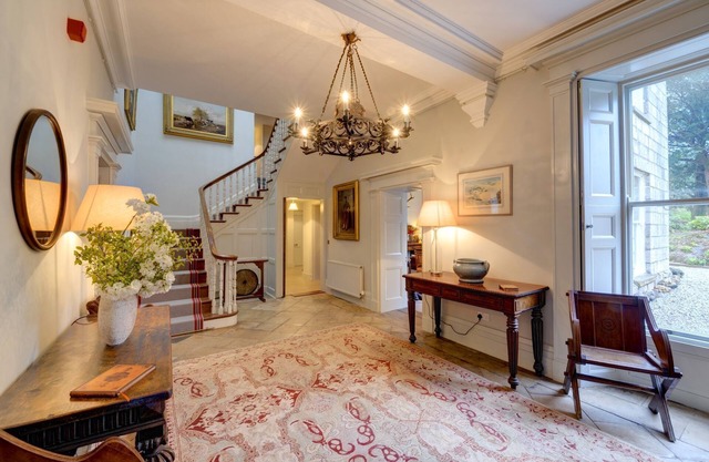 Burncoose House - a house that sleeps 14 guests in 7 bedrooms