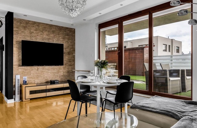 Business Apartments - 49m2 Terrace, Parking, Metro by Rentujemy