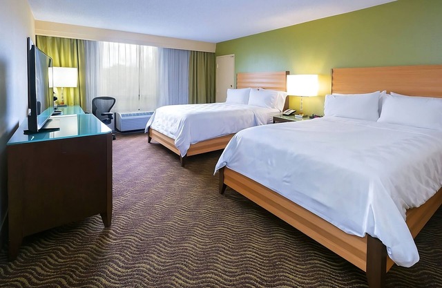 Business-Friendly Property! 4 Enticing Units, Near Center of the Performing Arts