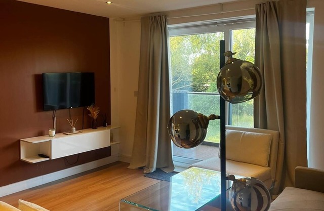 Business & Leisure Stays in RG2