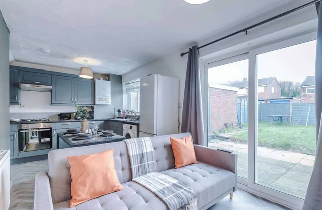 Business Stays, Long Term, Relocation, Sleeps 9!