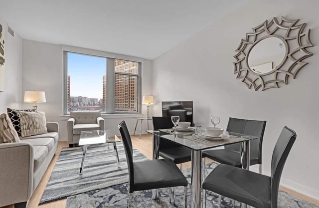 Business Traveler Friendly 2 BR Bal | Pool+Gym