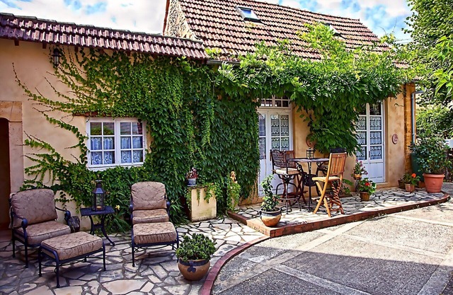BUTTERFLY Cottage - Cosy Romantic Cottage in a calm hamlet, heated pool, gym