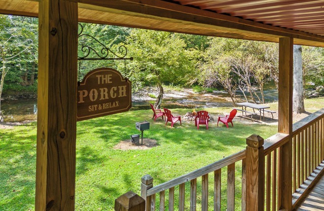 Butts On The Creek! Peaceful retreat right on the creek.