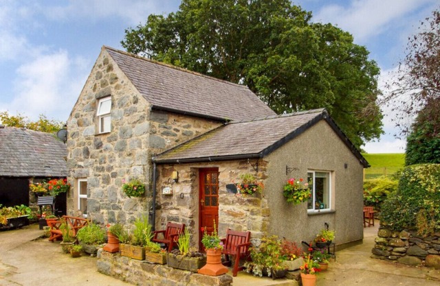 Bwthyn Conwy - Three Bedroom House, Sleeps 6