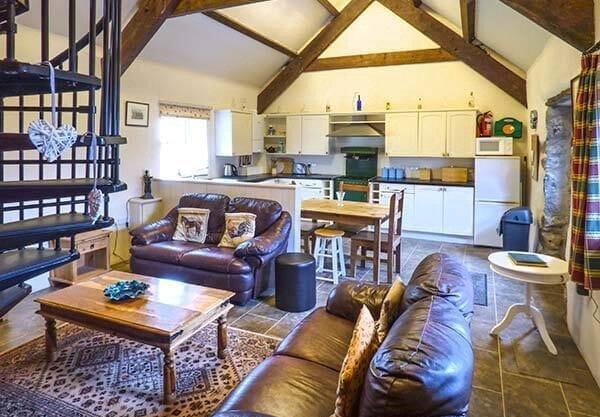 Bwthyn y Dderwen (Oak Cottage)