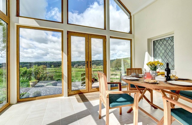 Bwthyn y Wennol - Three Bedroom House, Sleeps 4