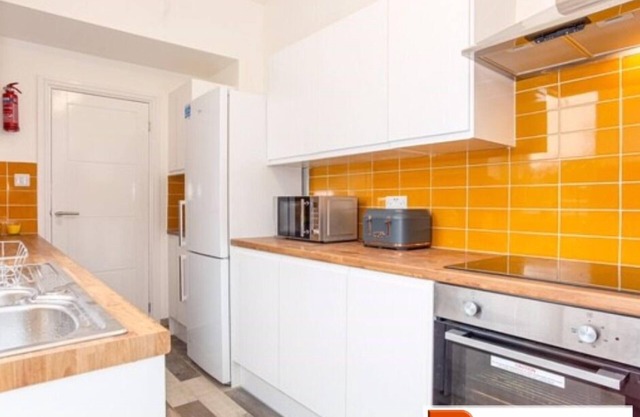 ByEvo Darwin House - 4 bed 2 bath House great for Contractors or Families