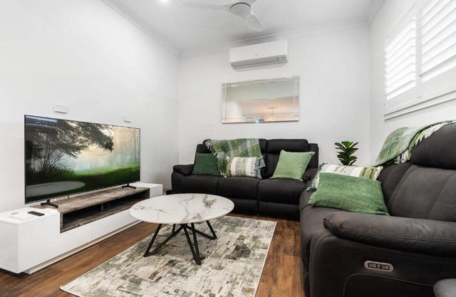 Byng Cottage - Close to town - Neat & Tidy