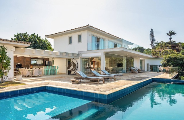 Bz 72! Sea View House with 5 suites and pool