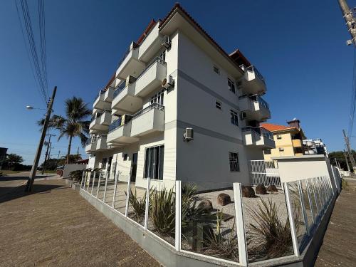 Cód 118- Apartamento á 50 m do mar