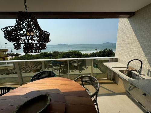 cód 31 - Apartamento frente mar na praia das Caravelas