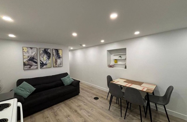 Côte-des-Neiges Cozy 1-Bedroom Ground-Floor Apartment | Quiet & Convenient Stay