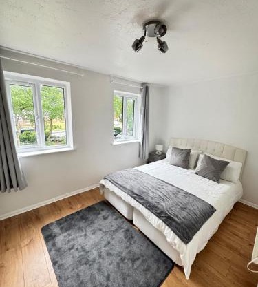 C&S Luxe - Work & Explore - 25 min to central London & Free Parking