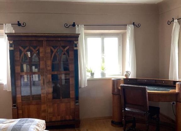 (C) Zimmer in einem Bauernhaus