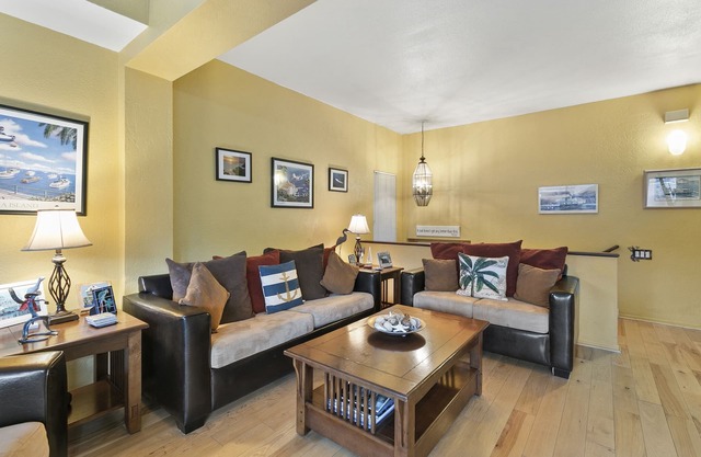 C54: 2 Bedroom, 2 Bath Condo, Balcony with Views, Pool, BBQ