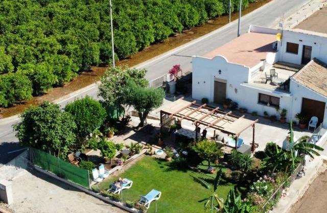 CA EMMA. Charming country house in quiet location close to all amenities.