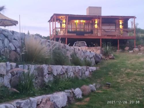 Cabaña LA PEDRERA - Pileta y a metros del Rio