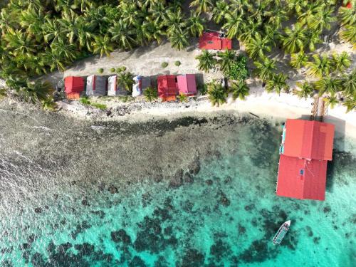 Cabañas frente al mar en las islas de San blas Niadub