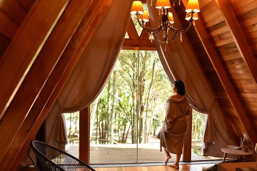 Cabana com lareira, hidro, cavalos e piscina