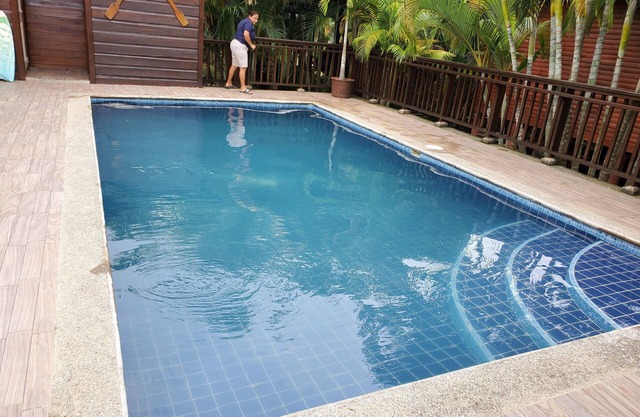 Cabana de verano ,piscina ,lago y playa