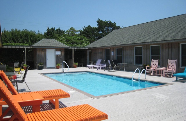 Cabana I: Perfect getaway for two that offers a shared pool.