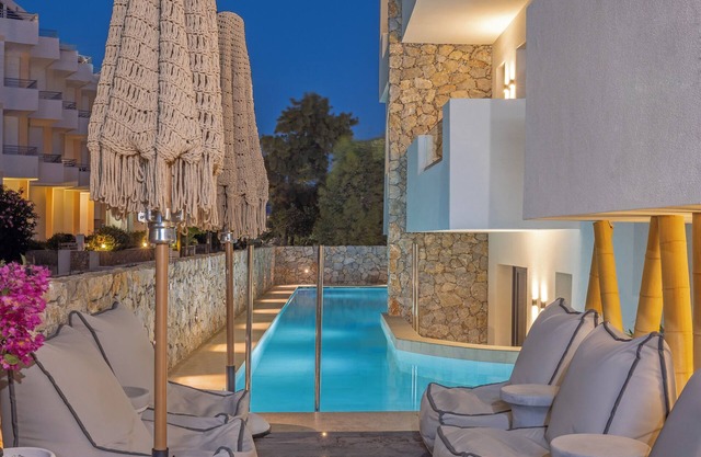 Cabana White Boutique Hotel & Suites