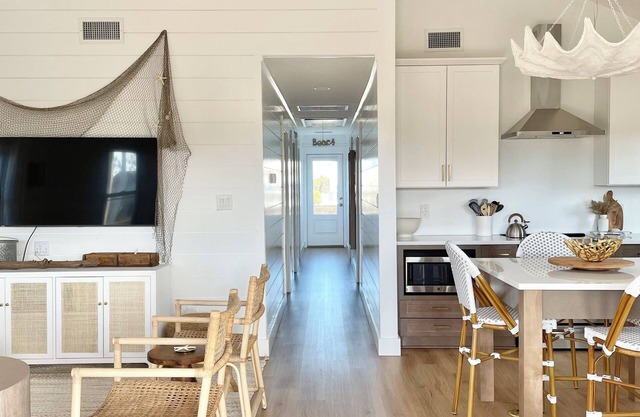Cabell’s Coastal Cottage-Sleeos 8,Jockey’s Ridge, 1 mile to beach Sunsets & Pets