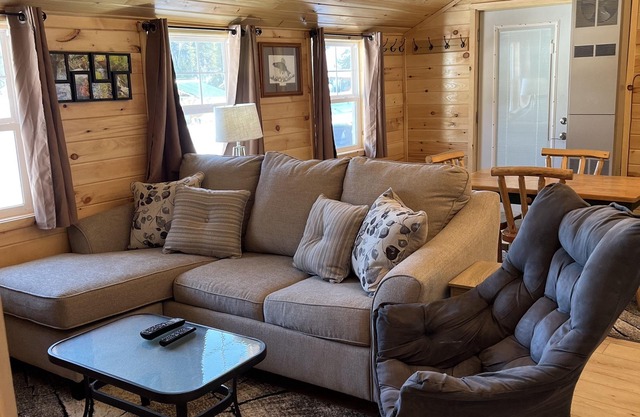 Cabin 2 Lakeview Shared Hot Tub-Sauna