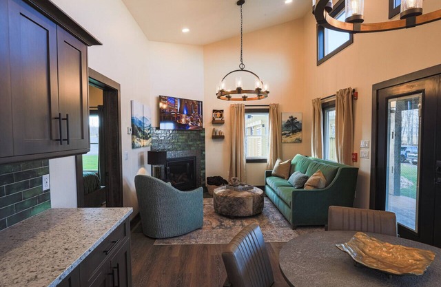 Cabin 1 One Bed Modern Luxury w Hot Tub