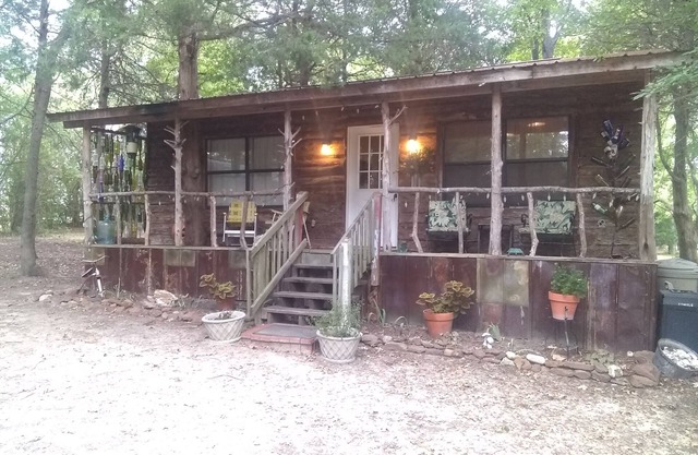 Cabin 2 Miles From Trade Days GRANNY'S CABIN THEMED WITH ANTIQUES