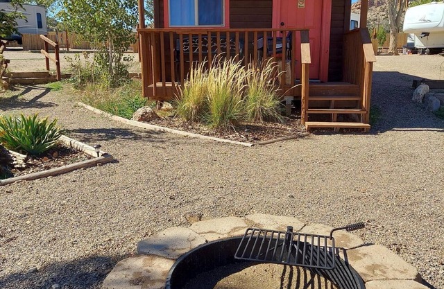 Cabin 3 - The-Hole-in-the-Rock - Dry Camping Cabin
