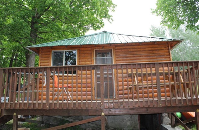Cabin 4 - Classic 1933 cabin on the lake shore, 10 steps from the dock