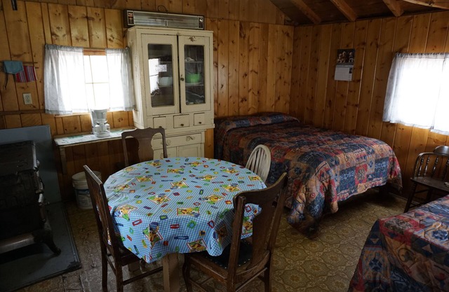 Cabin 6 at Sportsman’s Lodge, Rustic Cabin 6 at Sportsman's Lodge