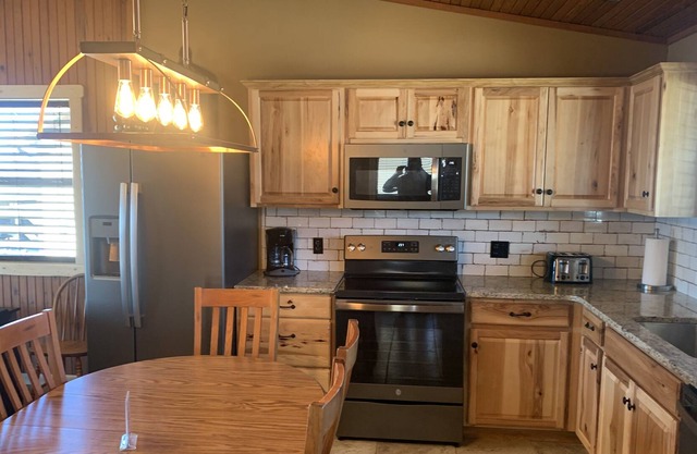 Cabin 8 - Beautiful Cabin overlooking Bull Shoals Lake