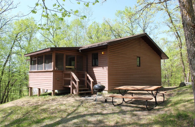 Cabin #9 Cozy Lakefront Cabin