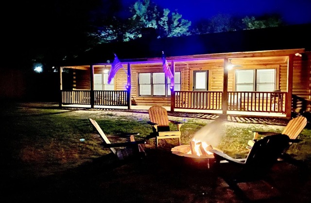 Cabin at Chitt's Creek , Welcome to Chitt's Creek!