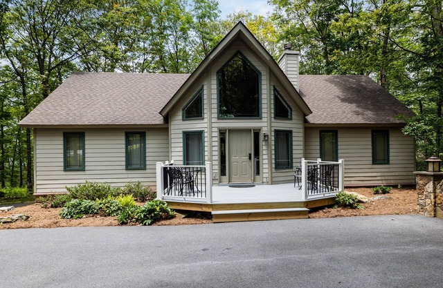 Cabin Blue Ridge with Wintergreen Advantage