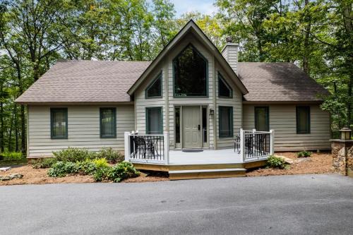 Cabin Blue Ridge with Wintergreen Advantage