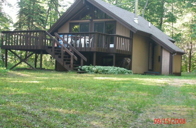 Cabin by Lake Harold in Lakes Of The North Association