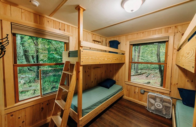 Cabin, Double Bed, 5 Bunks, Screened Porch