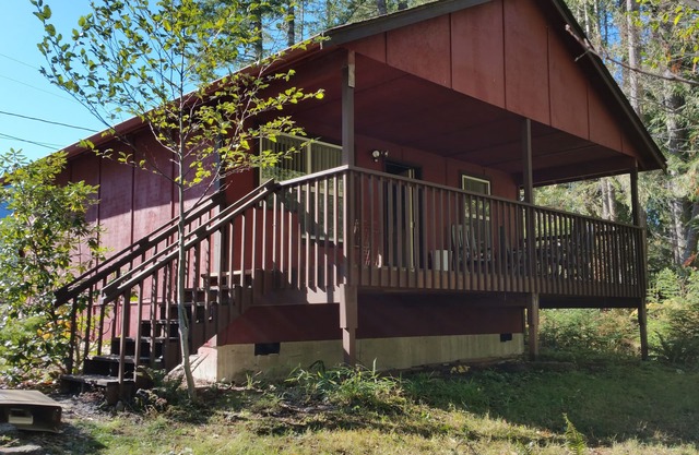 Cabin For Two, Near Mt Rainier, Nisqually entrance.