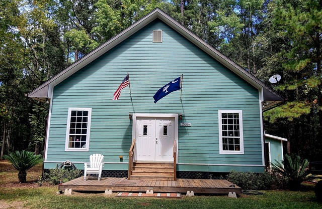 Cabin in the woods at Stokes Bluff