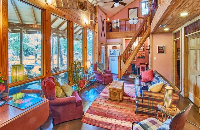 Cabin+Lodge in Woods, Pet Friendly, Accessible