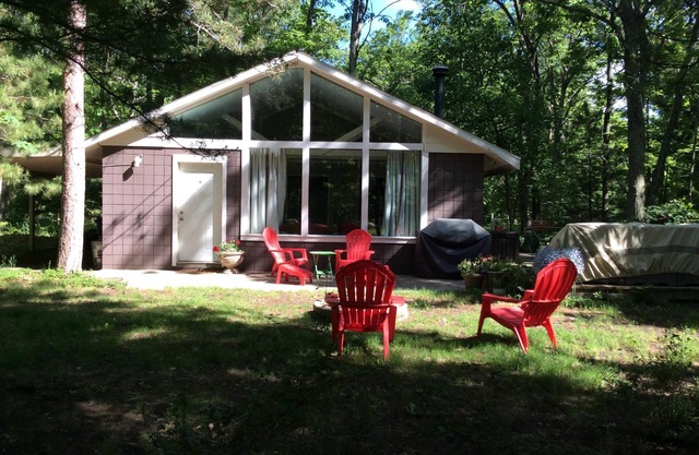 Cabin, private, woods, trails, 2000 Acre Duck Lake, kayaking, concerts