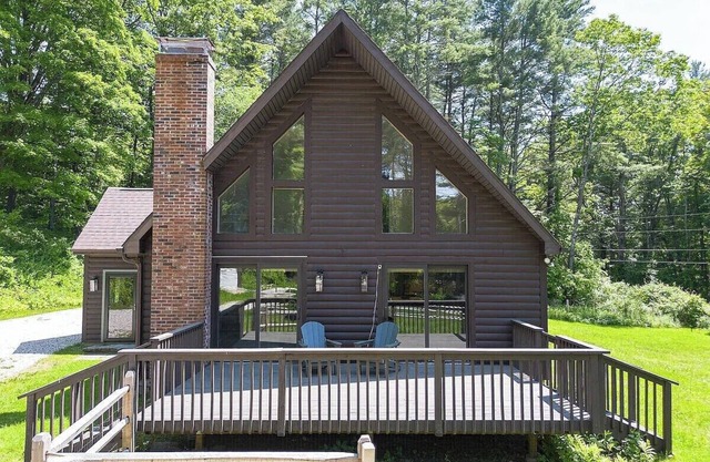Cabin w/fire pit, close to Ski Catamount, Butternut Ski, Great Barrington