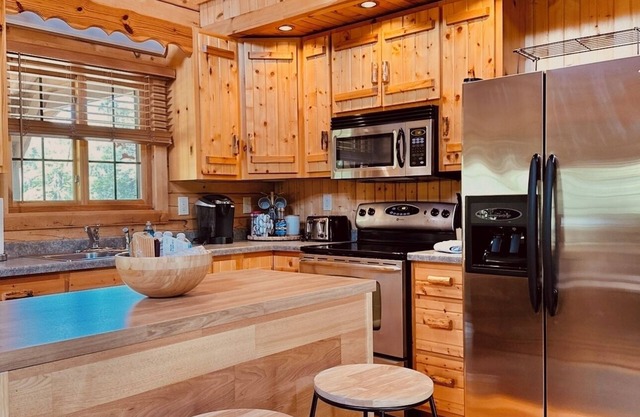 𝑪𝒂𝒃𝒊𝒏 𝒘/𝒇𝒊𝒔𝒉𝒊𝒏𝒈 𝒑𝒐𝒏𝒅 𓆡 /𝒈𝒂𝒎𝒆 𝒓𝒐𝒐𝒎 /𝒔𝒍𝒆𝒆𝒑𝒔 8